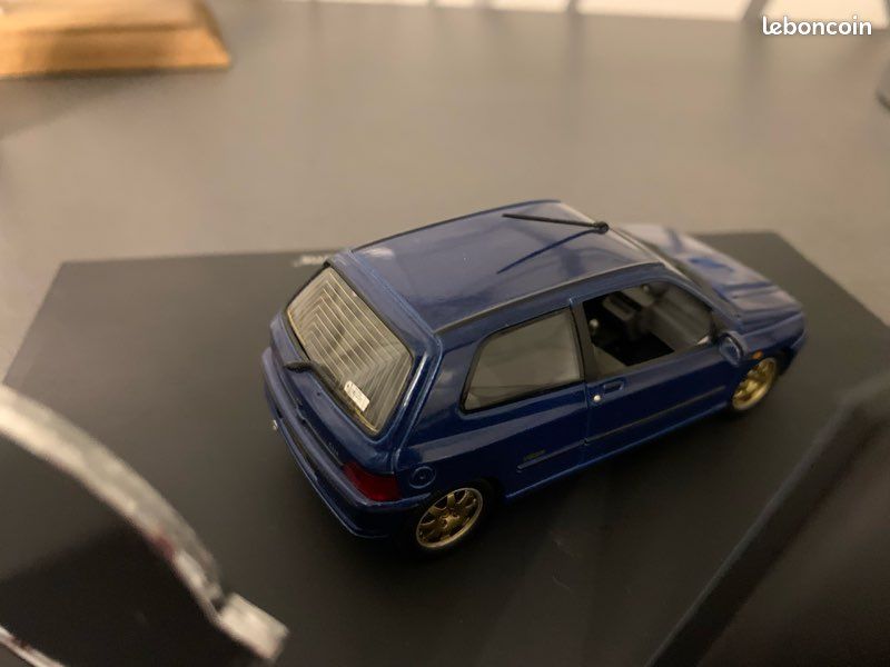 1:43 UNIVERSAL HOBBIES EAGLE RACING RENAULT CLIO SPORT V6 24V RED METALIC