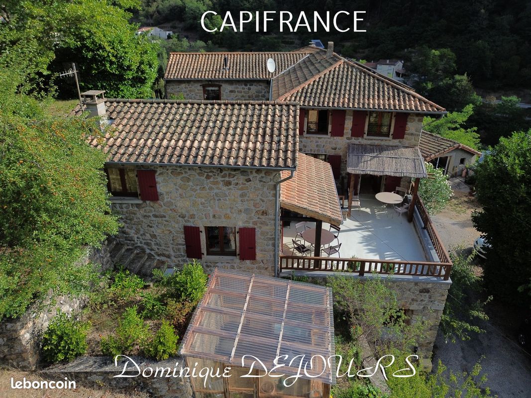 Maison 10 pièces 198 m² · à Gluiras · 198 m² · 440 000 €