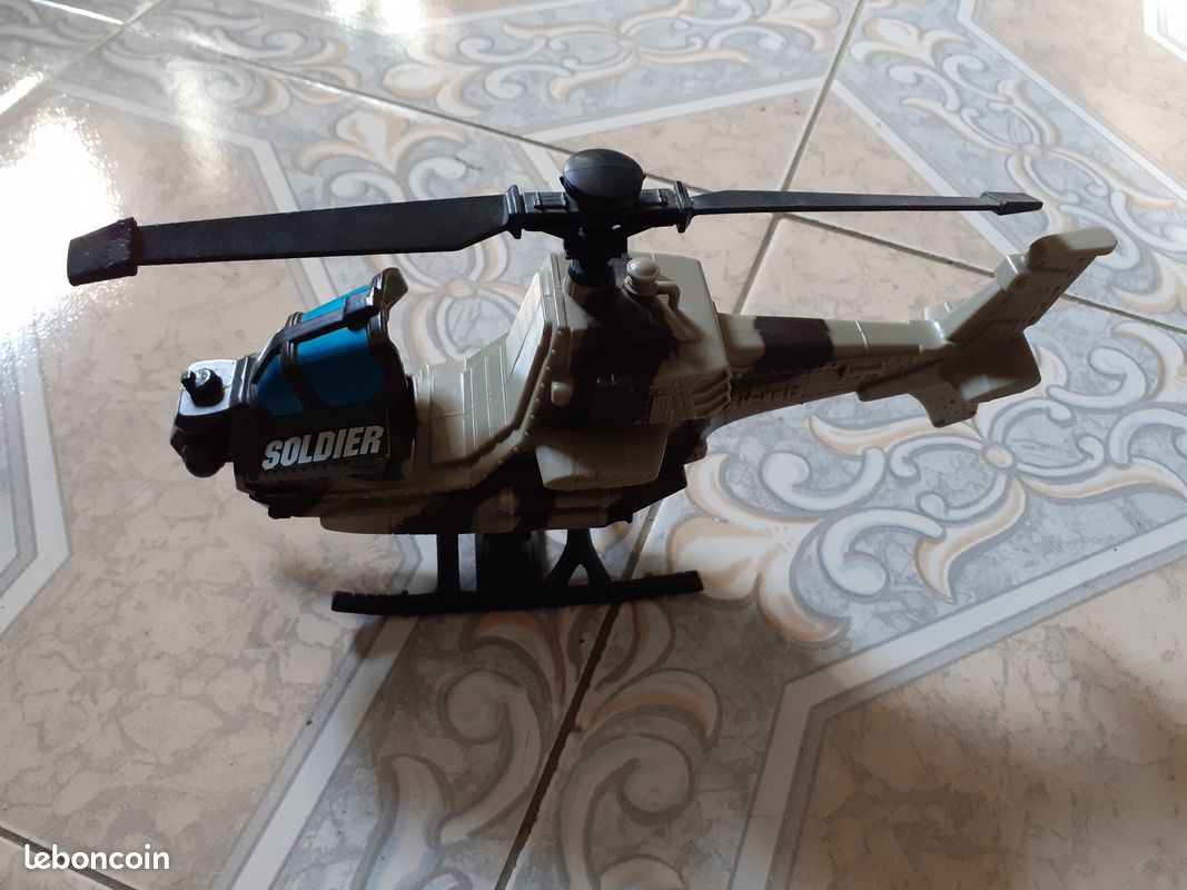 Hélicoptère noir soldier (image 1)