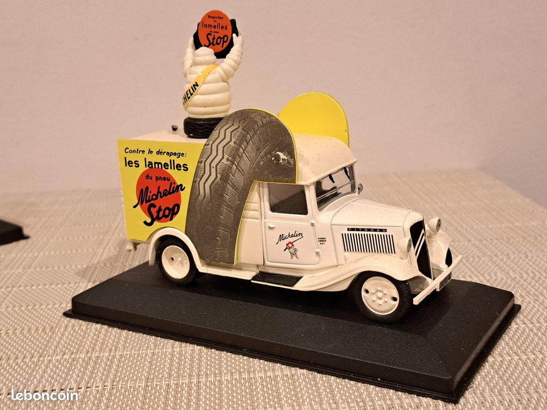 Voiture de course vintage jouet en tôle et plastique - Made - 120