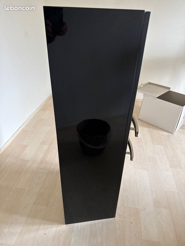 Petit meuble à suspendre (image 2)