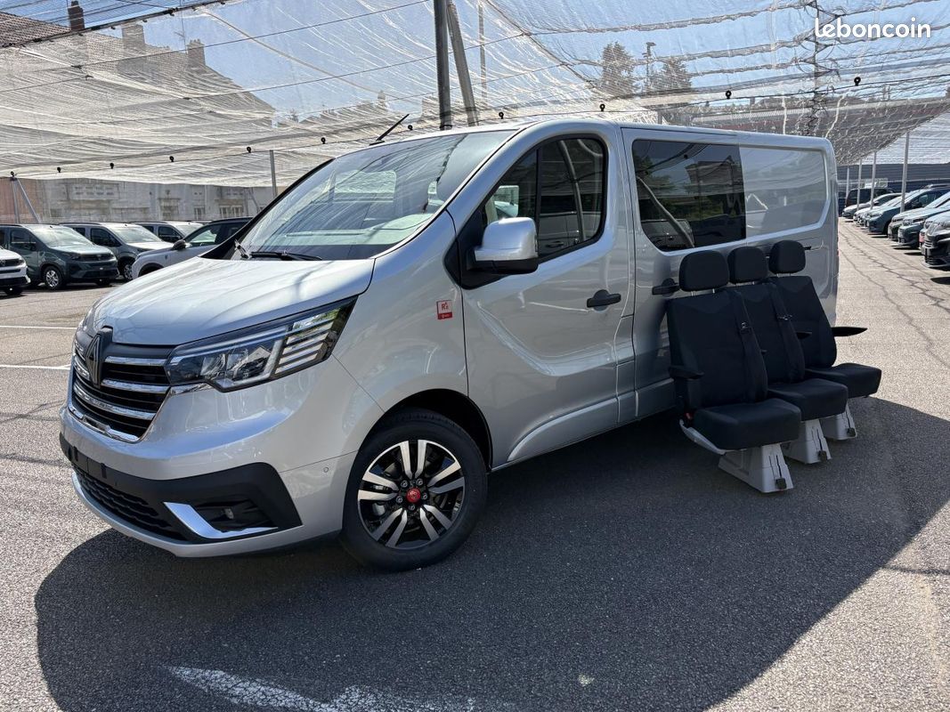 Renault trucks trafic l2h1 3t blue dci 150 bva9 double cabine sieges demontables 5pl gsr2 exclusive (image 1)