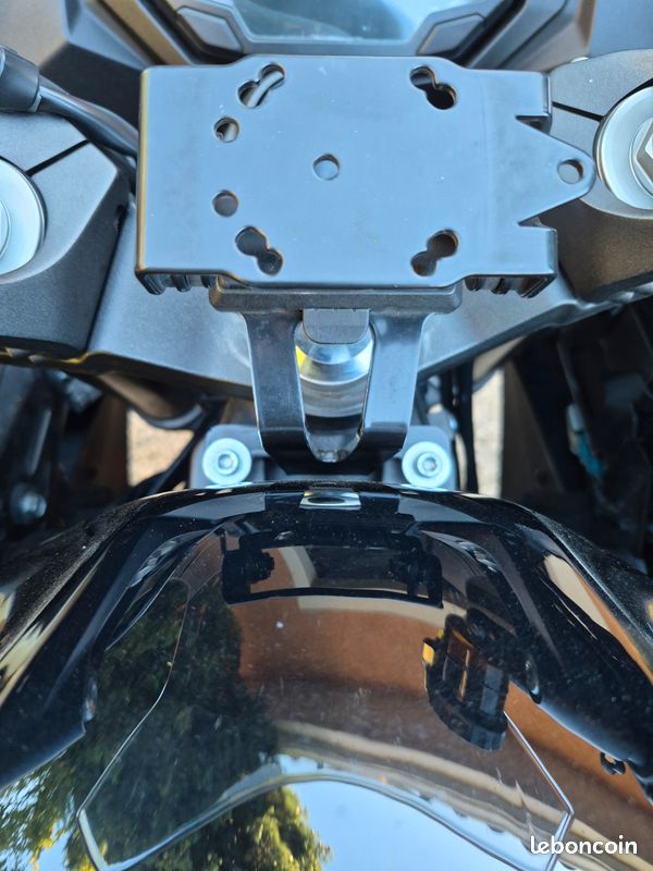 Support SW Motech pour Ninja 1100 SX (image 1)