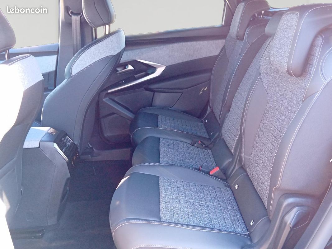 Peugeot 5008 Electrique 210ch Batterie 73 kWh Allure / Pompe à chaleur + Pack Vision 360 & Drives as (image 20)