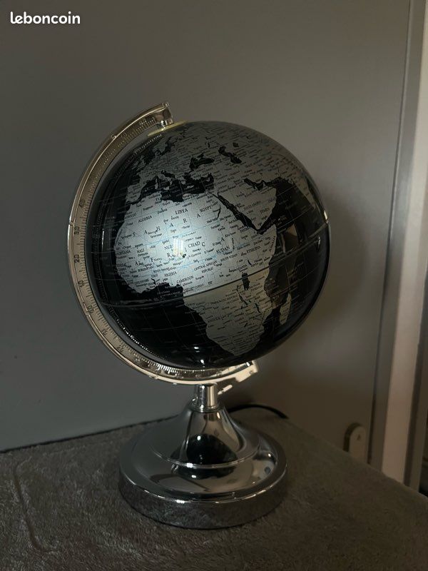 Globe terrestre lumineux (image 2)