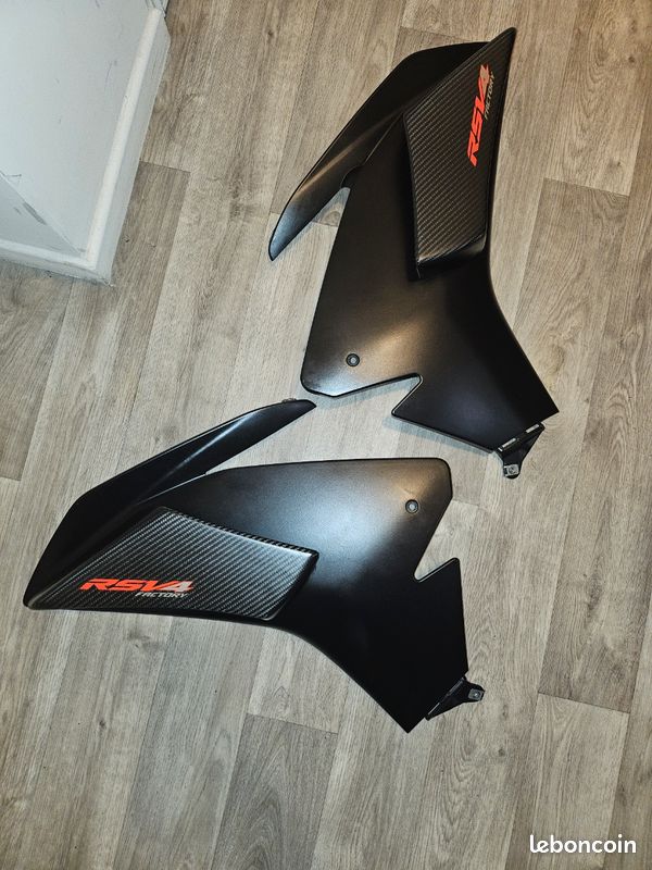 Rsv4 1100 factory 2019 flanc avec aileron (image 1)