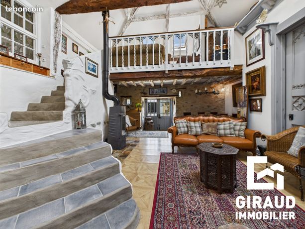 Maison 7 pièces 235 m²
