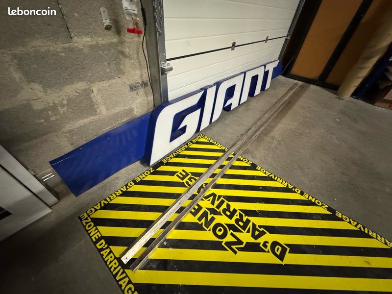 Grande enseigne lumineuse GIANT 3 m – ancien Giant Store officiel (image 7)