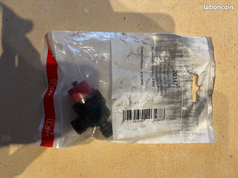 Soupape de sécurité chauffage Chaffoteaux et Maury 61312668 (image 1)