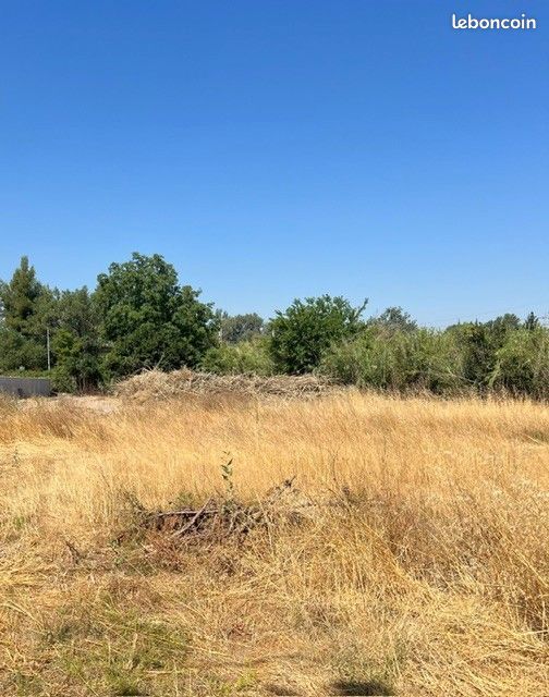 Terrain 300 m² · à Salon-de-Provence · 300 m² · 159 000 €