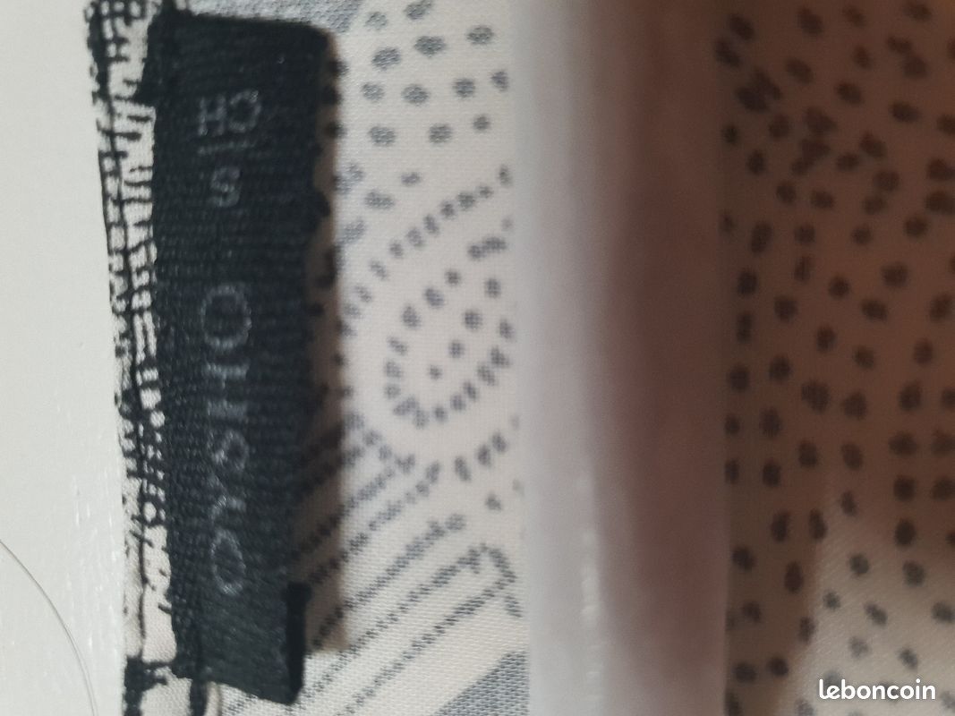 Jolie Robe Noire et blanche avec petit lien à nouer devant et un pent ouvert (image 4)