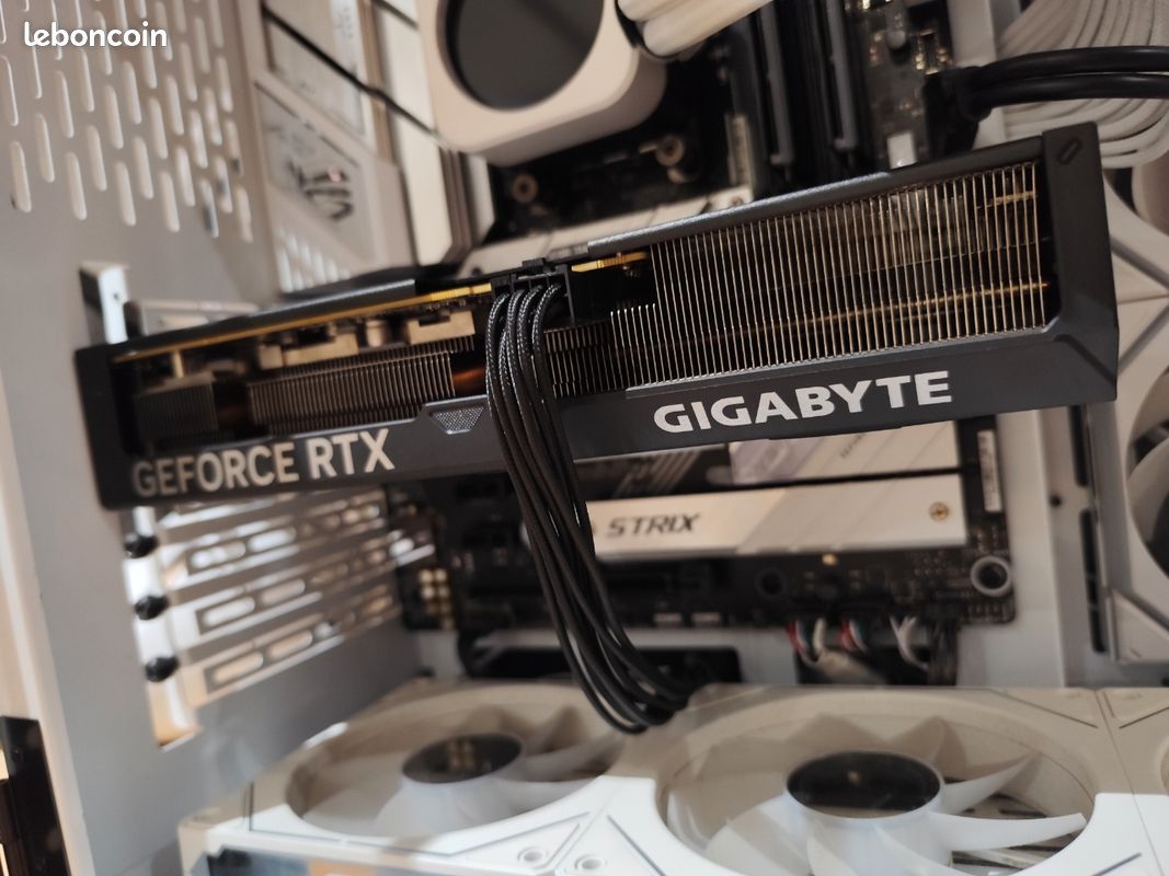 🎮 NVIDIA GeForce RTX 4070 Gigabyte Windforce OC – 3 Fans 🎮 (image 3)