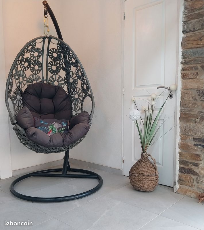 Appartement rez-de-jardin, piscine, proche plage, climatisation et Wifi, quartier paisible des Bormettes (image 7)