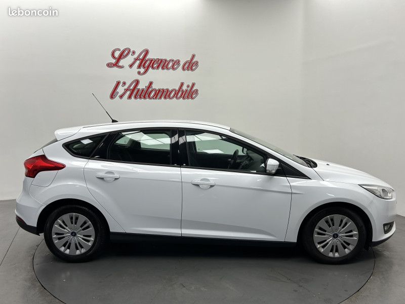 Ford FOCUS Focus 1.0 EcoBoost 125 ch / Clim Auto / Régulateur / Bluetooth (image 12)