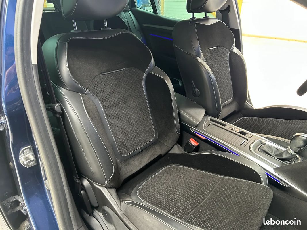 RENAULT Megane 1.3 140ch INTENS - 2020 - CarPlay - Boîte auto - Attelage - Caméra De Recul - Régulateur - Lumière D'Ambiance - Carte Main Libre (image 42)