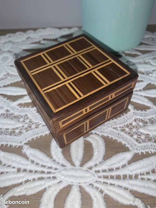 Petite Boîte à Bijoux En Paille Tressée - Coffret Artisanal D'occasion, Parfait état, Objet Déco Vintage