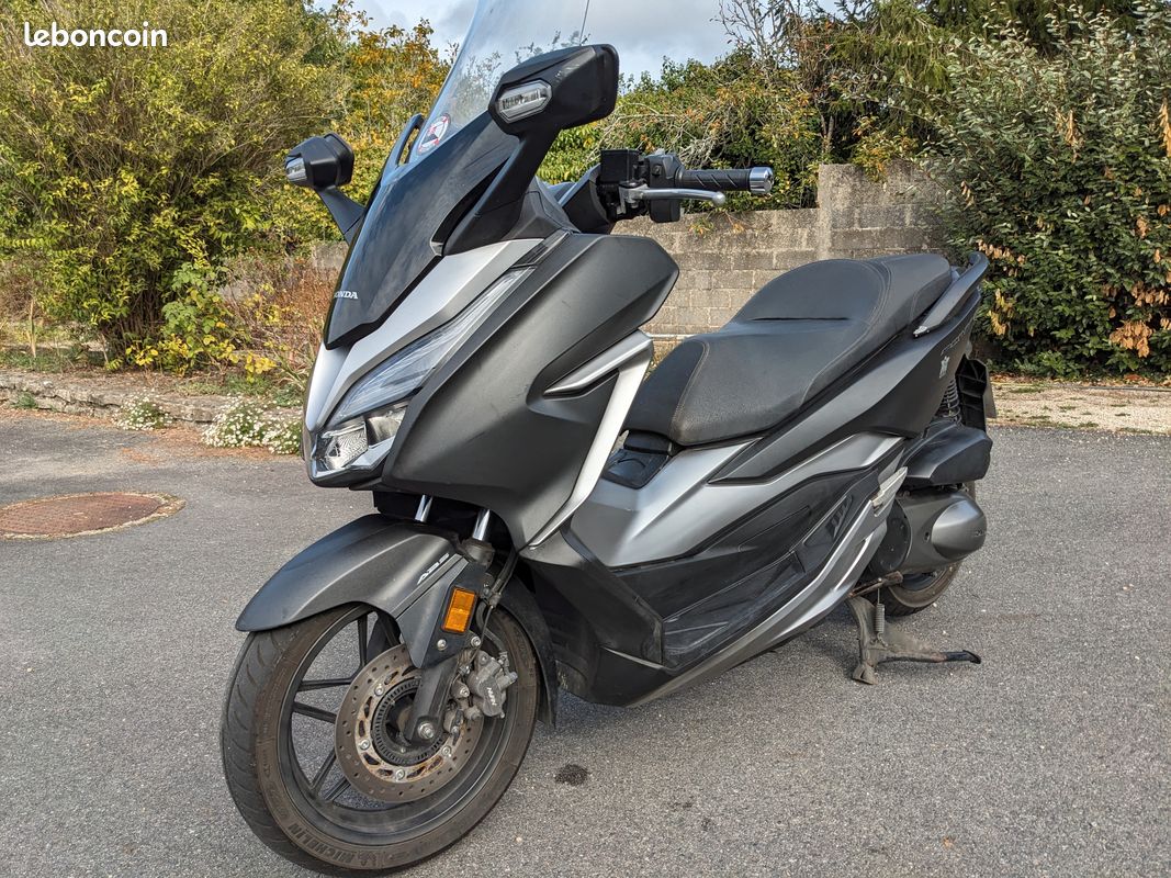 Honda Forza 300 (image 1)