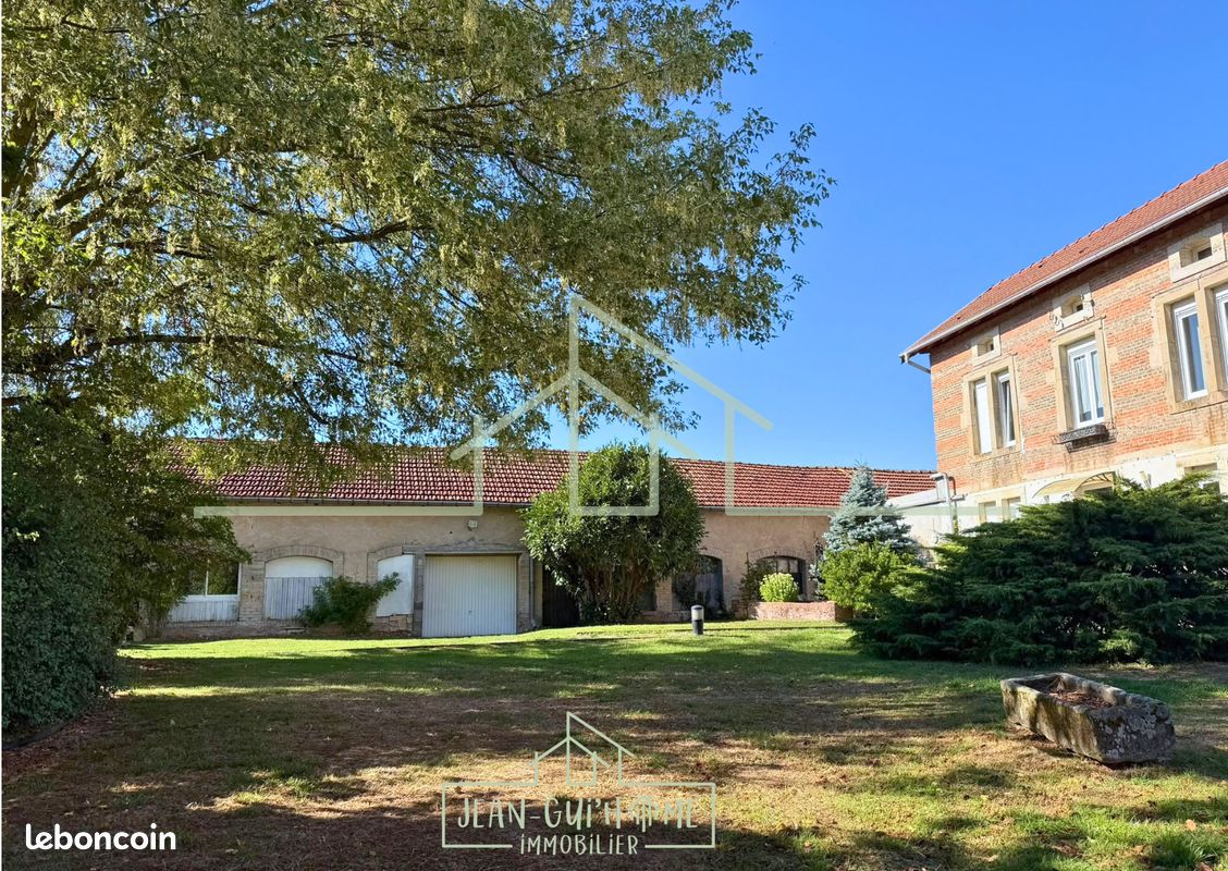 Maison 6 pièces 175 m² · à Charmes · 175 m² · 285 000 €