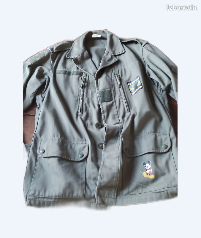 Veste militaire avec deux fanions (image 1)