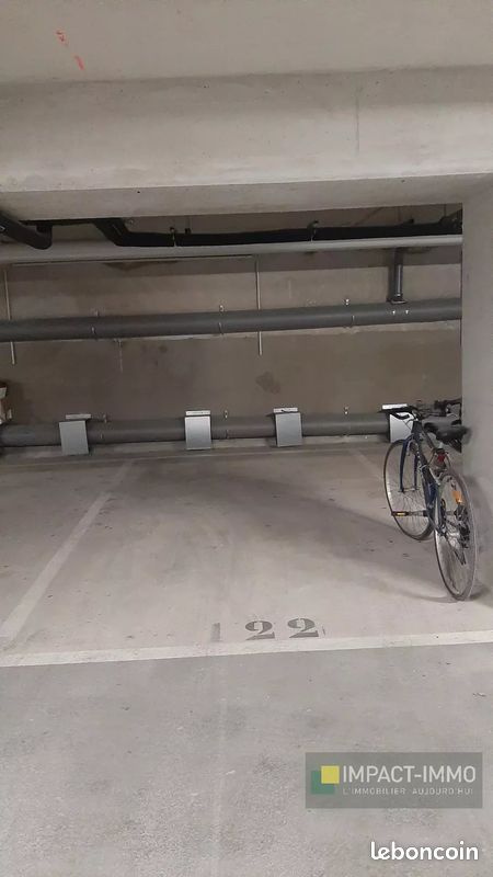 Parking/box Suresnes · 80 €/mois