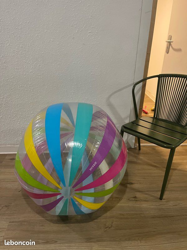 Ballon géant gonflable 1m07 - intex - multicolore Destockage Grossiste