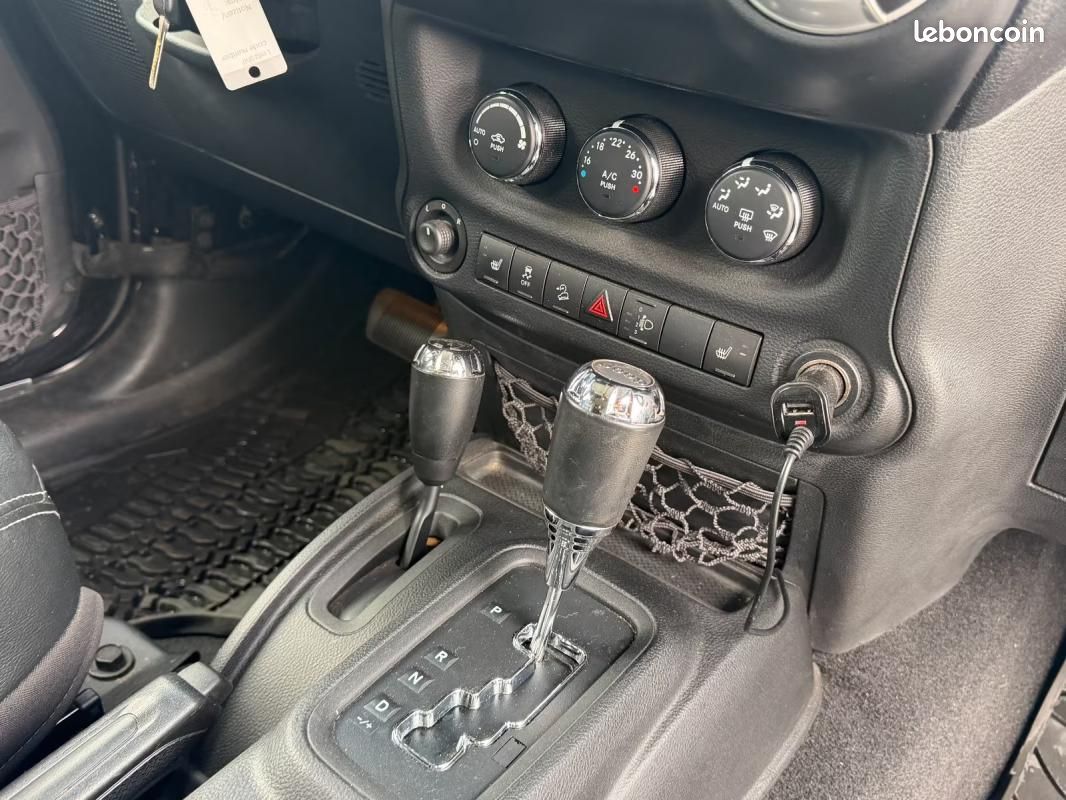 Jeep Wrangler Sahara 2.8 200ch - Toit ouvrant Révision complète Pack Sport Régulateur de vitesse (image 17)