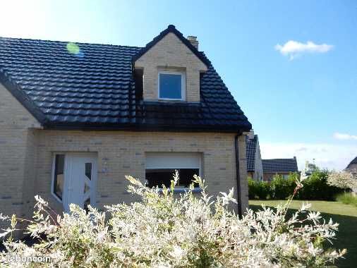 Belle maison avec jardin et magnifique cuisine