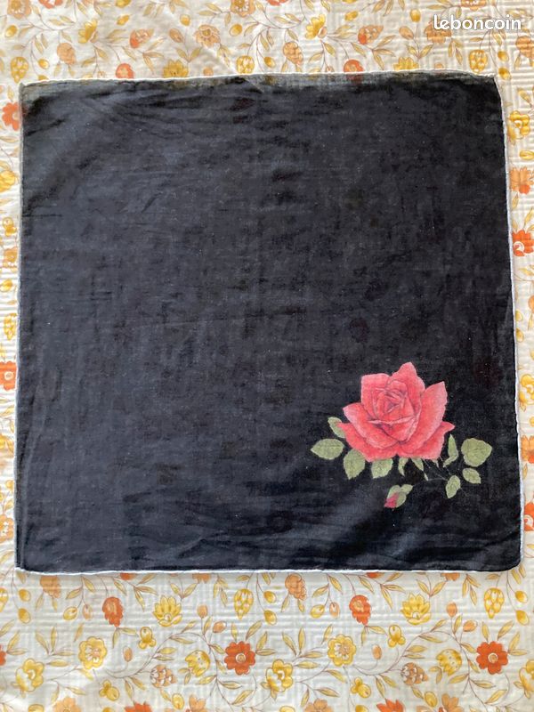 Pochette en soie ancienne impression d une rose rouge neuve (image 3)