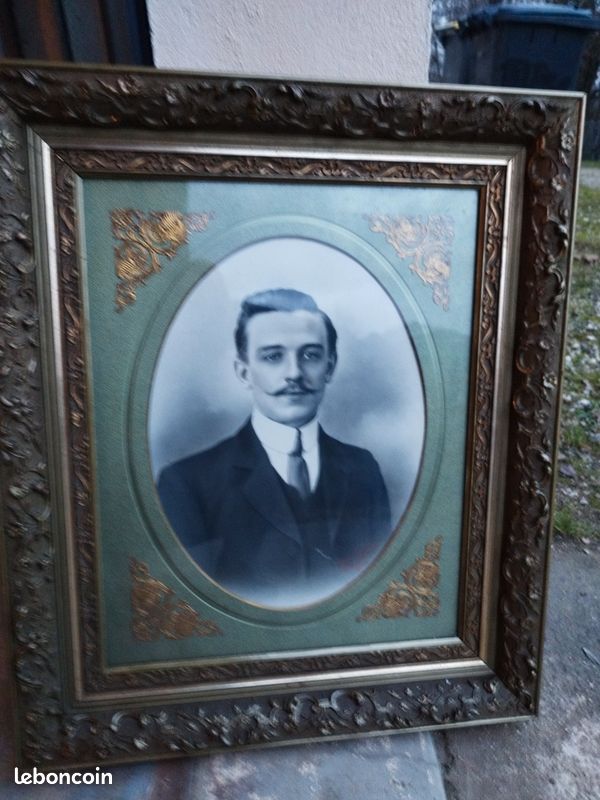 Superbe cadre avec portrait en bronze doré patiné très ancien (image 1)