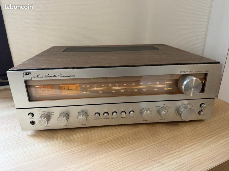Ampli tuner vintage NAD 7030 de 1977 (image 1)