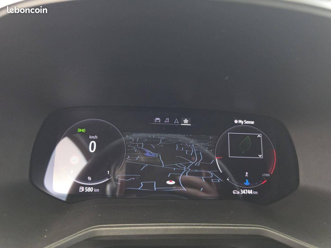 RENAULT Clio TCe 90 Techno (image 17)