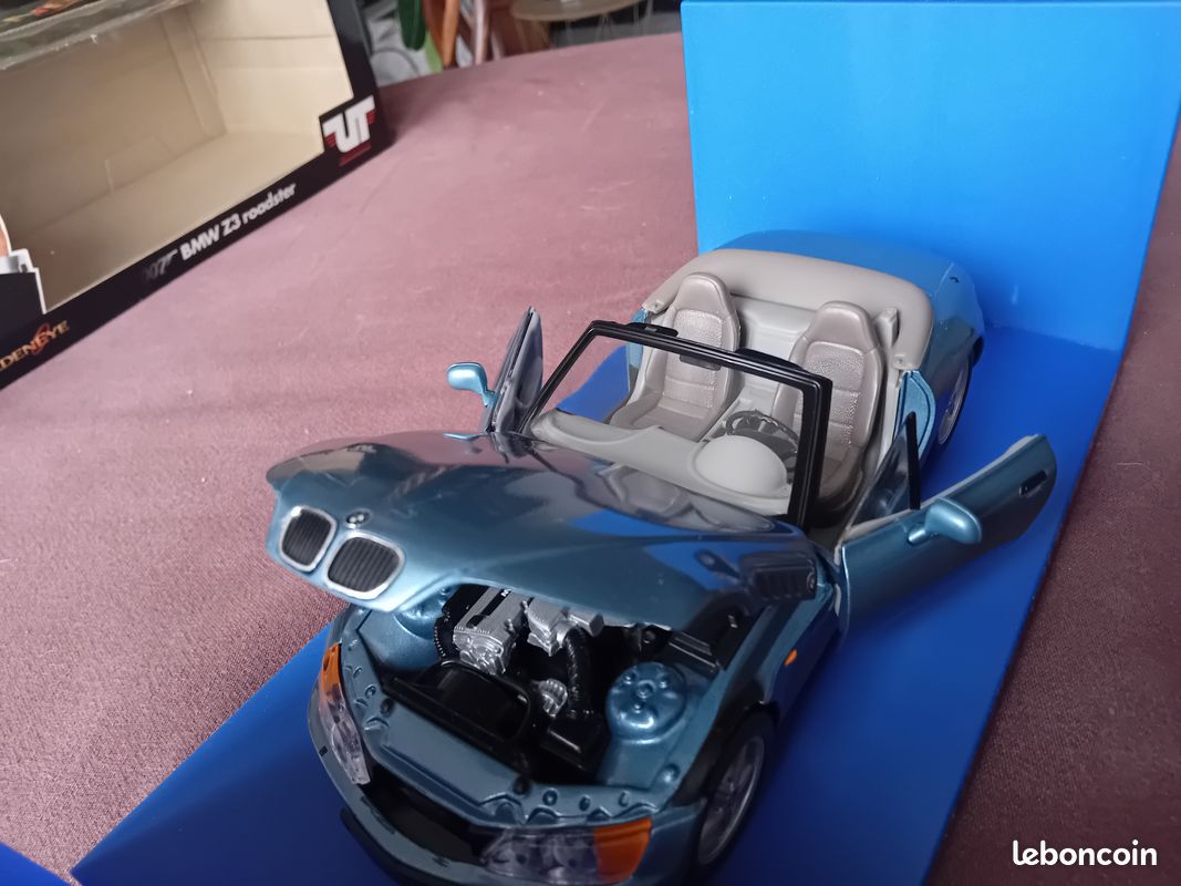1:18 BMW Z3 Roadster Bleu - UT Models - Goldeneye - 1999 - Occasion