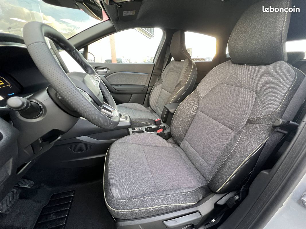 RENAULT Captur E-Tech full hybrid 160 ch Techno (image 5)