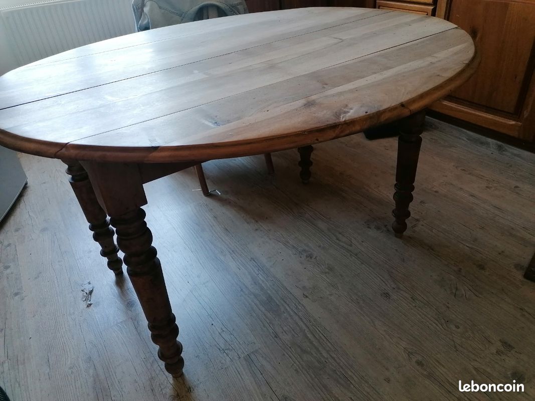 Superbe table ovale en noyer massif (image 2)
