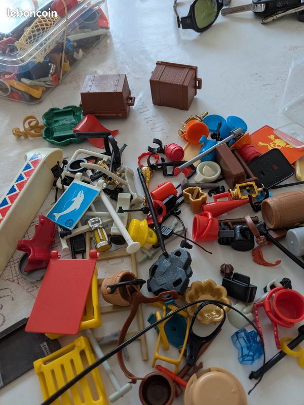Playmobil : lot important d'accessoires divers et variés (image 9)