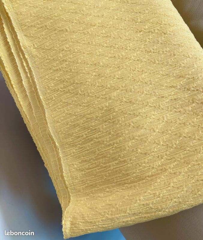 Tissu coton Broché jaune citron100% coton 236 x 88 cm (image 1)