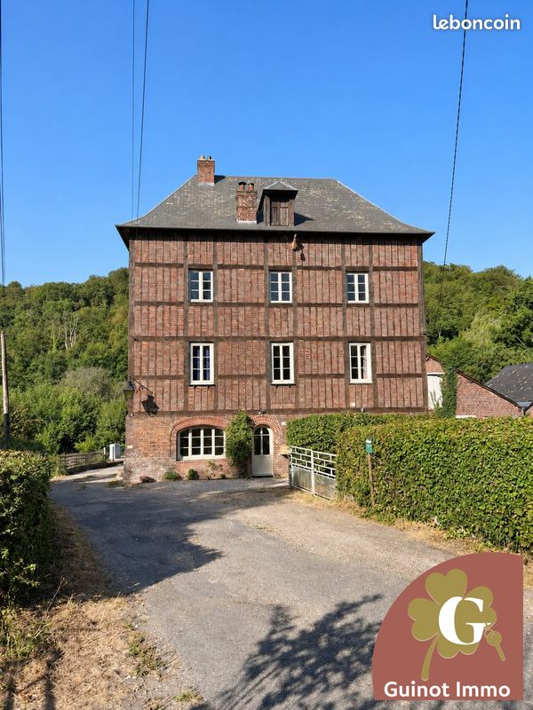 Maison 6 pièces 300 m² · à Maulévrier-Sainte-Gertrude · 300,3 m² · 382 000 €