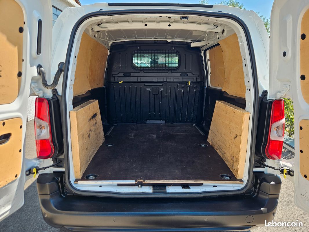 Citroën BERLINGO III BLUEHDI 100 Motricité renforcer 03Places 121000kms 8658ht (image 8)