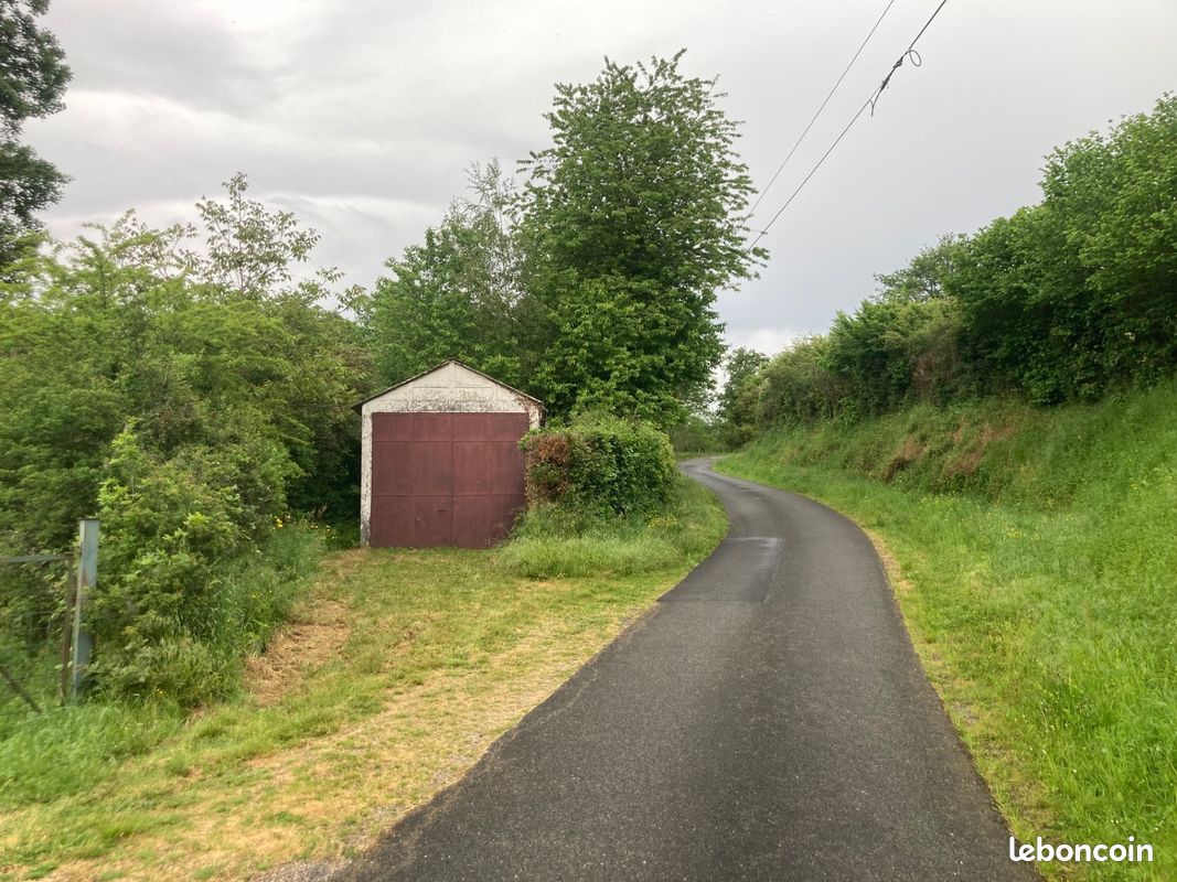 Garage + Verger · à Saint-Benoît-du-Sault · 10 000 €