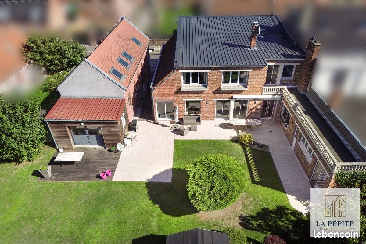 Maison 7 pièces 285 m² · à Courchelettes · 285 m² · 369 000 €