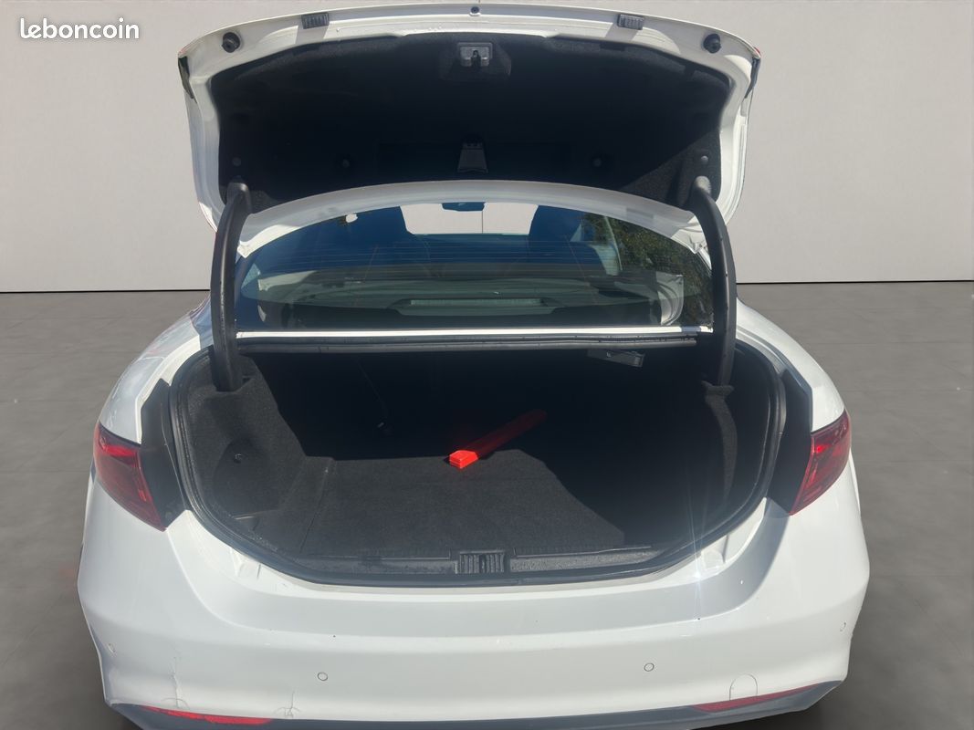 ALFA ROMEO GIULIA MY20 2.2 160 ch AT8 Super (image 17)