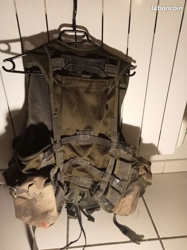 Gilet de combat bon etat (image 2)
