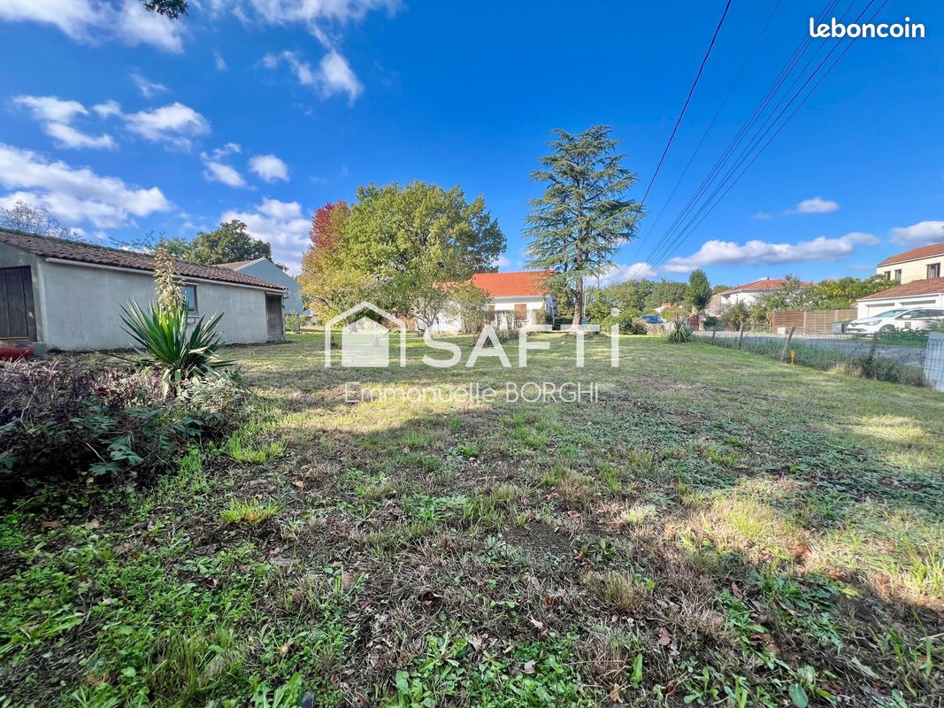 Terrain 697 m² · à Haute-Goulaine · 697 m² · 160 000 €