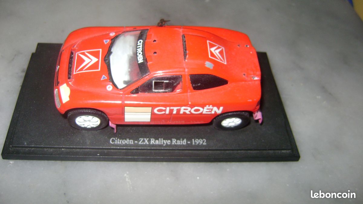 Lot de deux miniatures de voitures de rallye Monte Carlo une Citroën ZX Rallye Raid 1992 et une Citroën XSara WRC 2005 pilotée par S. Loeb et D. Elena (image 7)