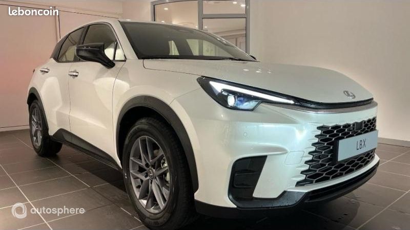 Lexus Lbx 1.5 136ch Business Plus 2WD MY26 (image 3)