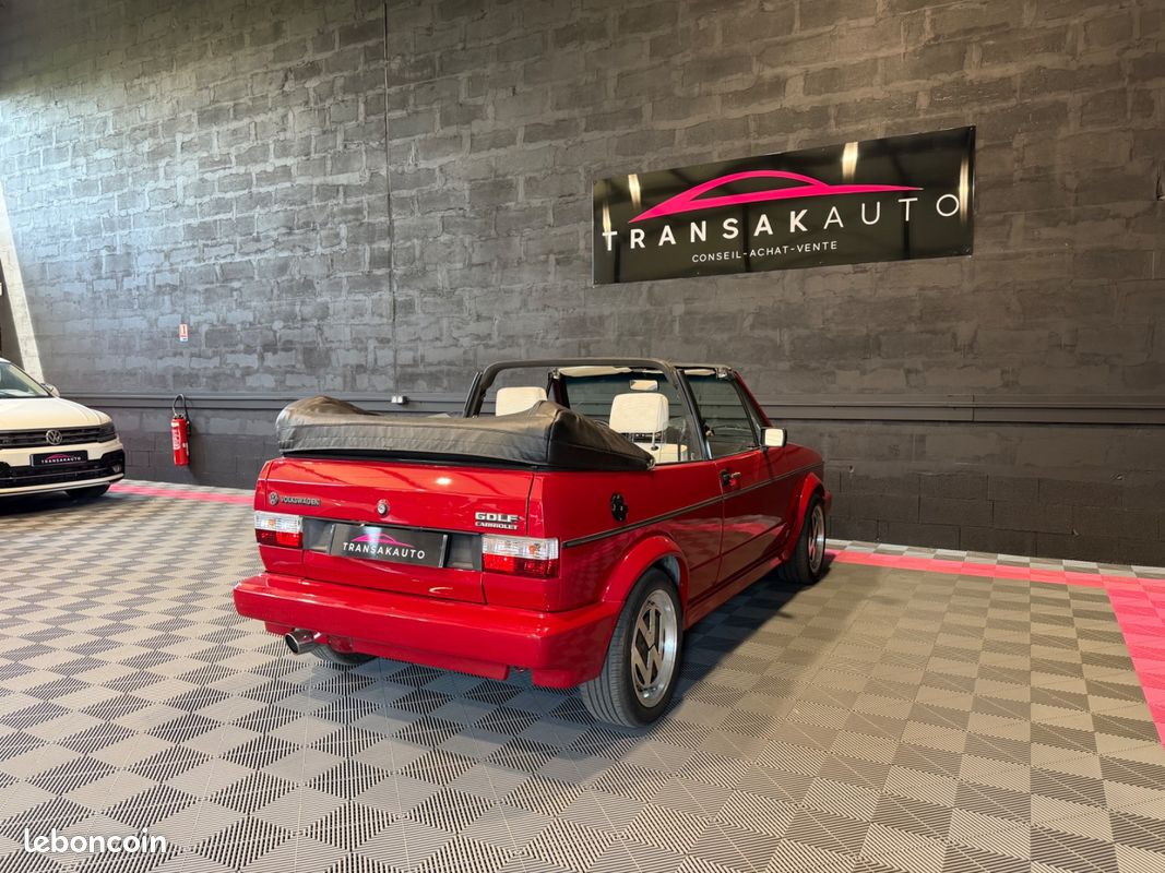 VOLKSWAGEN GOLF CABRIOLET 1.8 90ch - MOTEUR REFAIT 5000KMS - CAPOTE NEUVE - PEINTURE NEUVE - DOSSIER PHOTO RESTAURATION... (image 11)