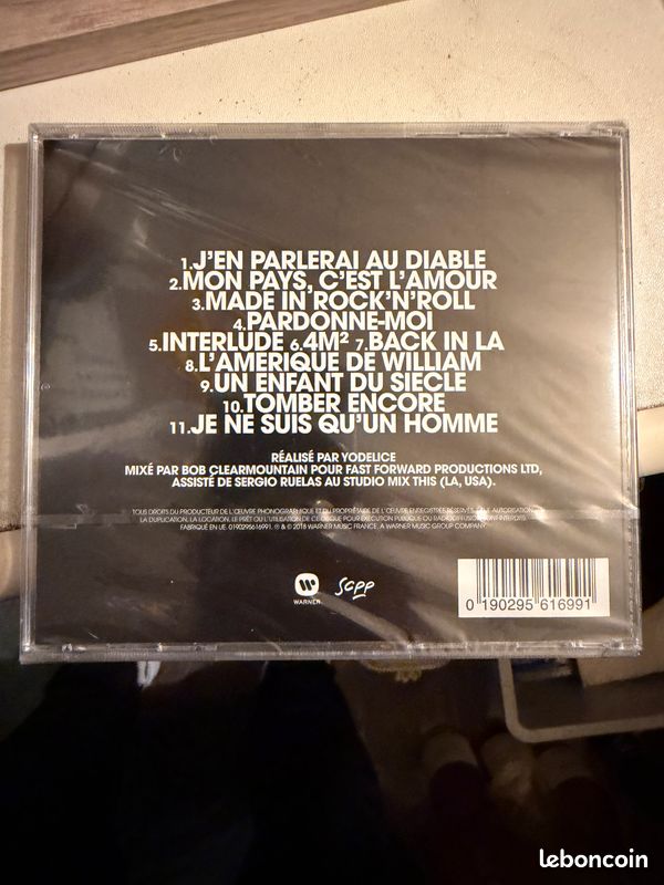 JOHNNY HALLYDAY – Lot CD + Livre collector (image 2)