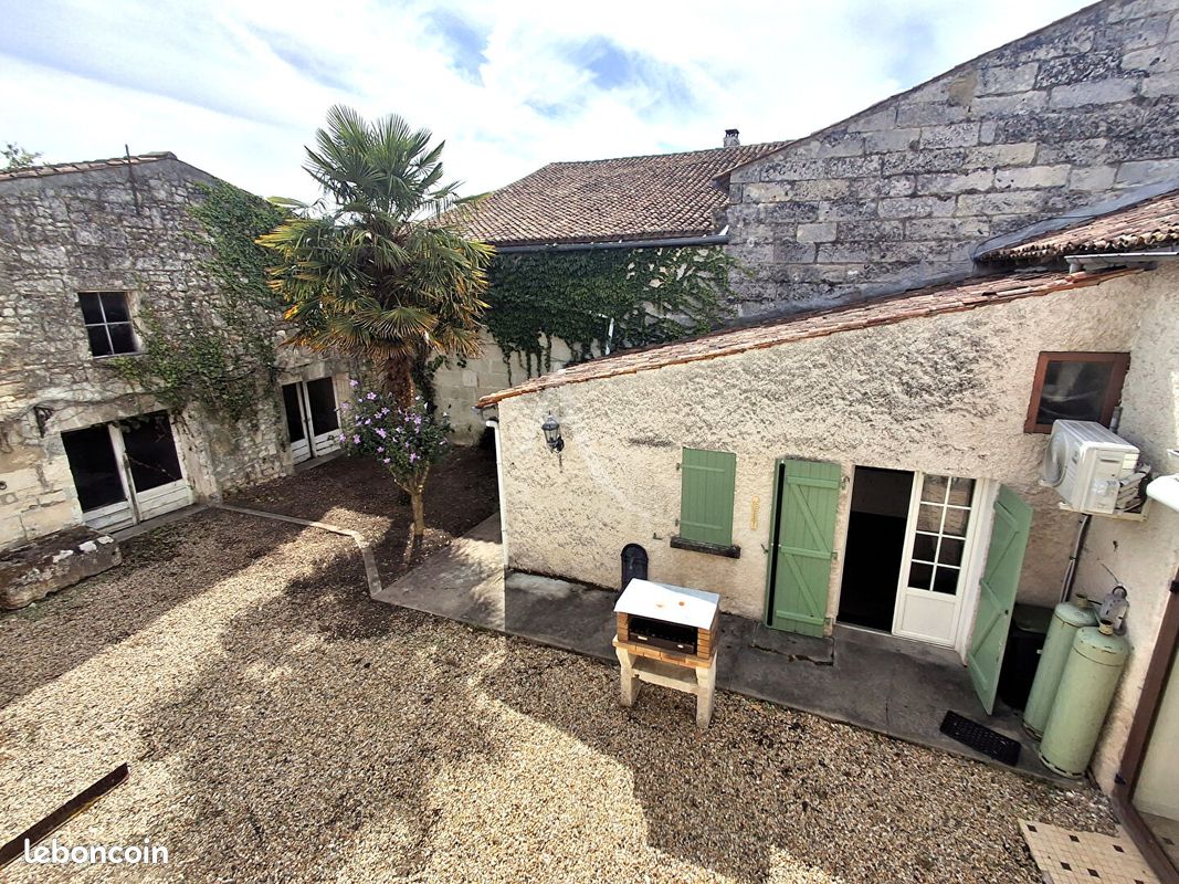 Maison 6 pièces 151 m² · à Saintes · 151 m² · 199 000 €