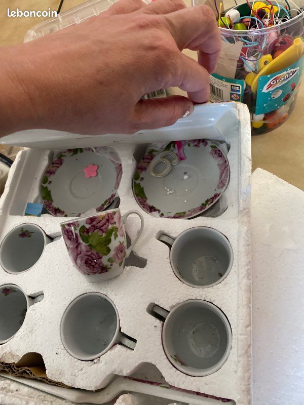 Service the cafe (image 2)