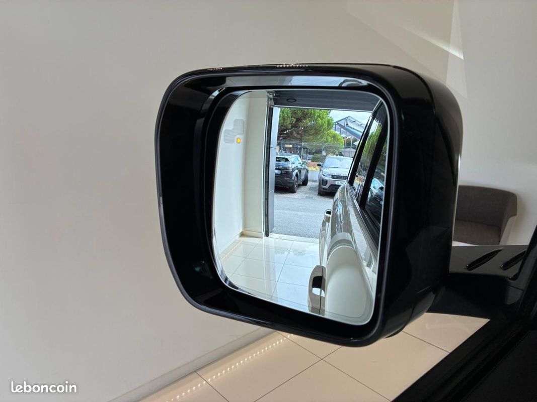 Land-rover Defender 110 3.0 D250 Hard Top S (image 21)